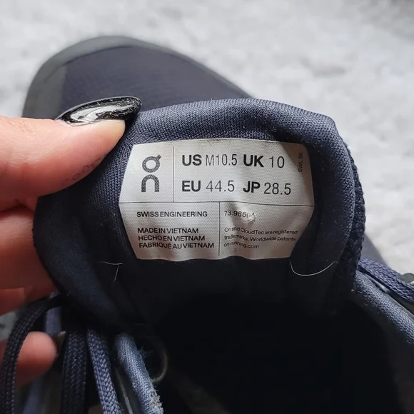 ON RUNNING Cloudwander Waterproof Hiking Shoes - Picture 5 of 5